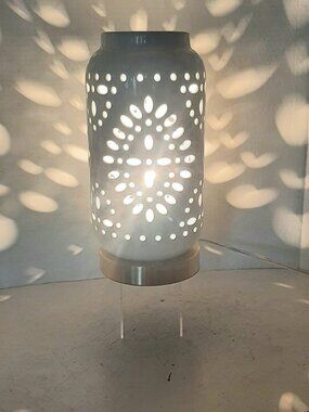 Reticulated White Porcelain Lumiere on Brushed Gold base.